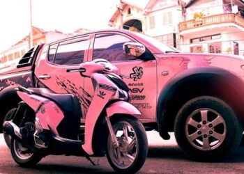 Cường dán tem xe tại đà nẵng