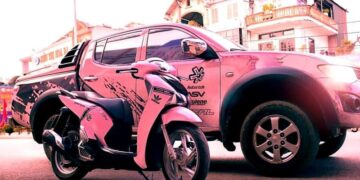 Cường dán tem xe tại đà nẵng