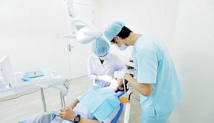 trồng răng Implant Đà Nẵng uy tín