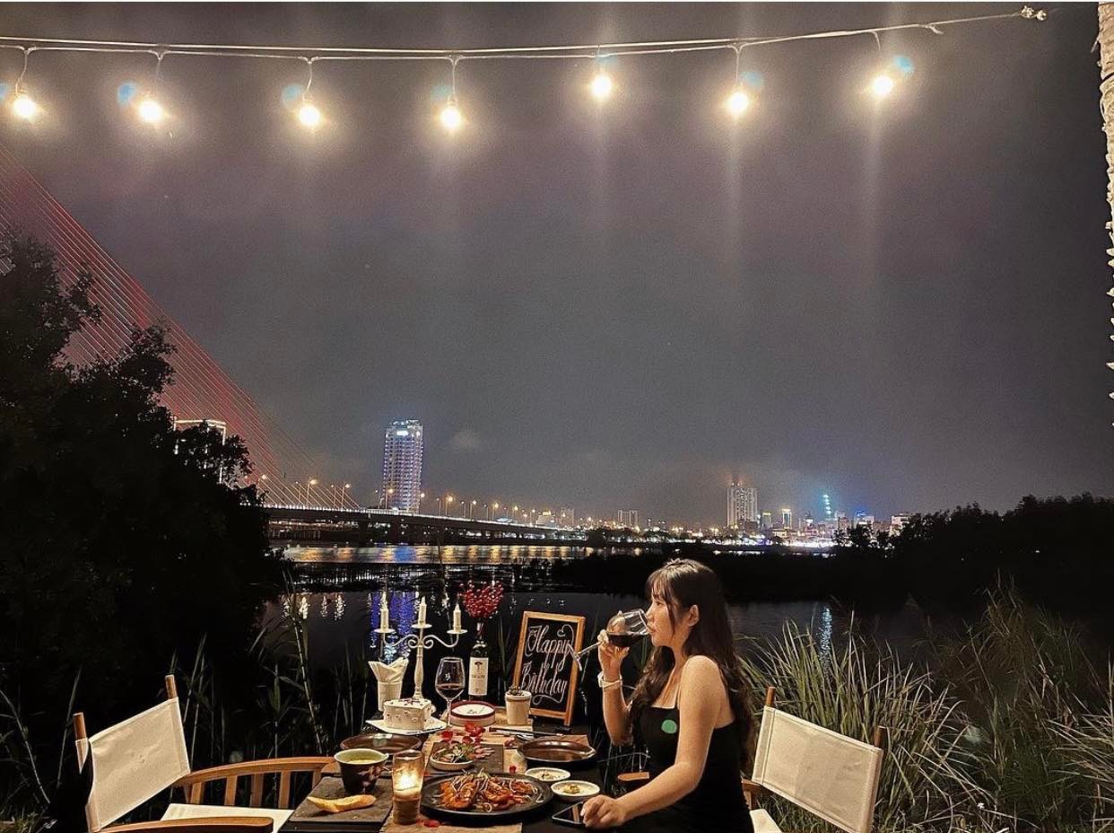 nhà hàng view sông Hàn Đà Nẵng