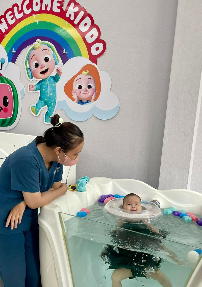 bơi thuỷ liệu cho bé tại Đà Nẵng